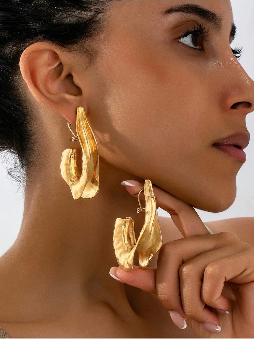 Elegant Sculpted Gold Hoop Earrings — Women Jewelry Earrings